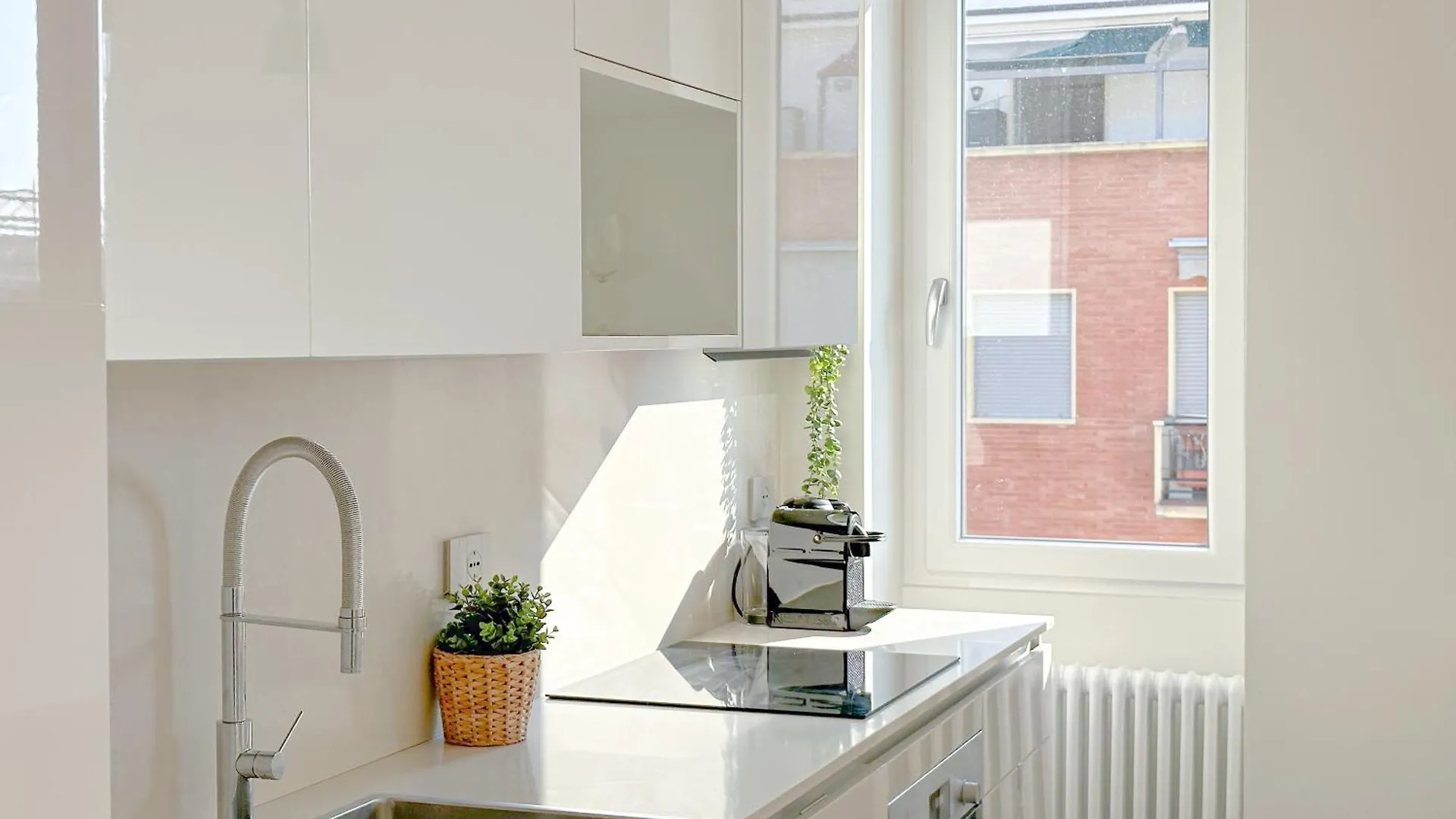 D'Adda 16 - Suite Luminosa - 3 Min Dal Naviglio Milan Apartment